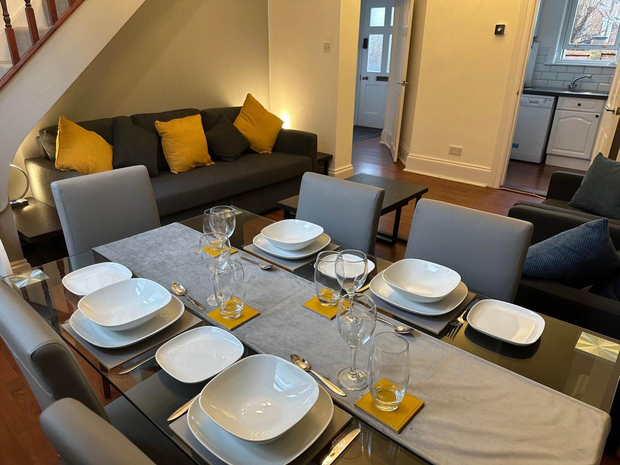 Hyde Brewery House - 2 Bedroom House With Parking Winchester Bagian luar foto